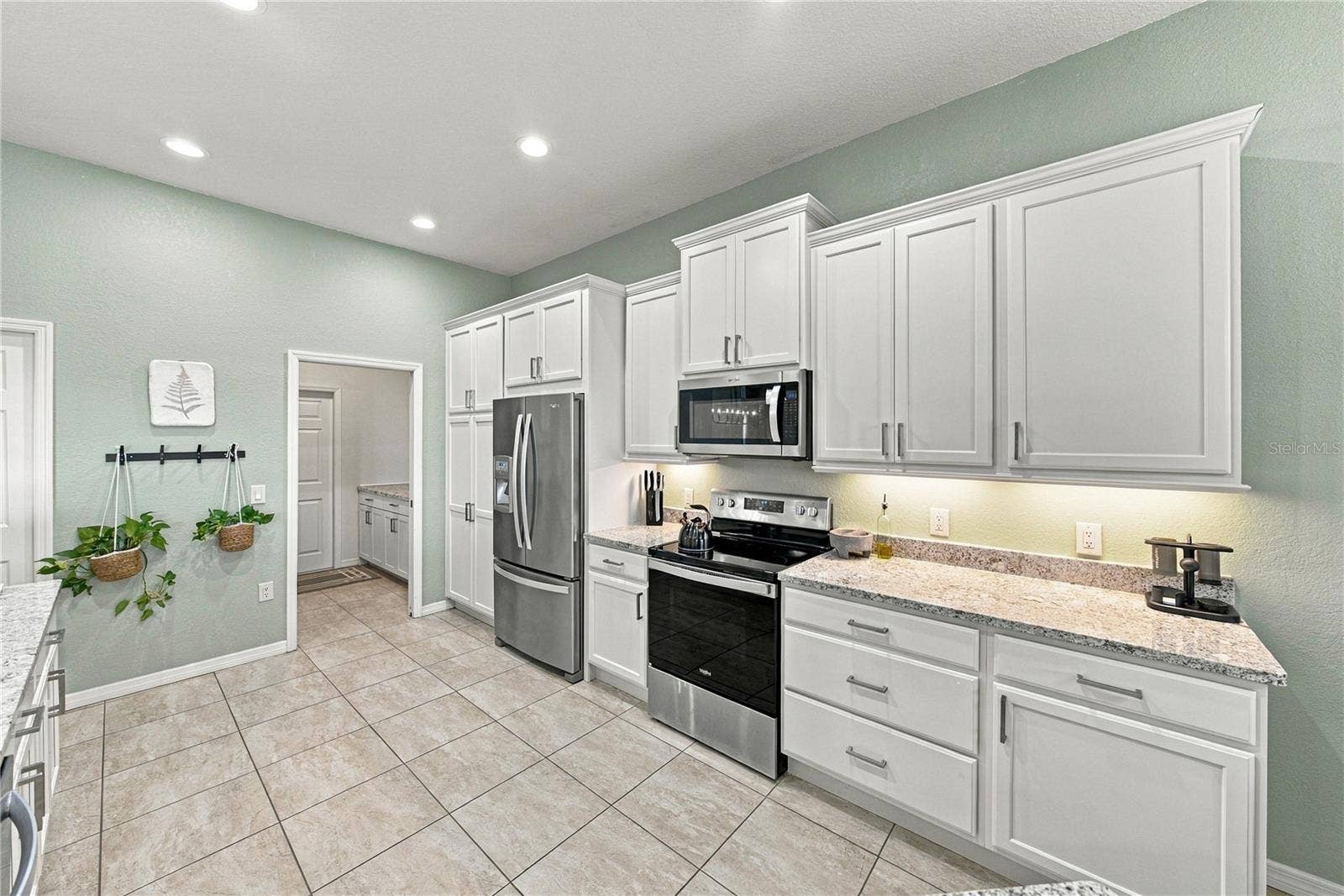 6125 PEBBLE BEACH BOULEVARD, Winter Haven, FL 33884 Kitchen