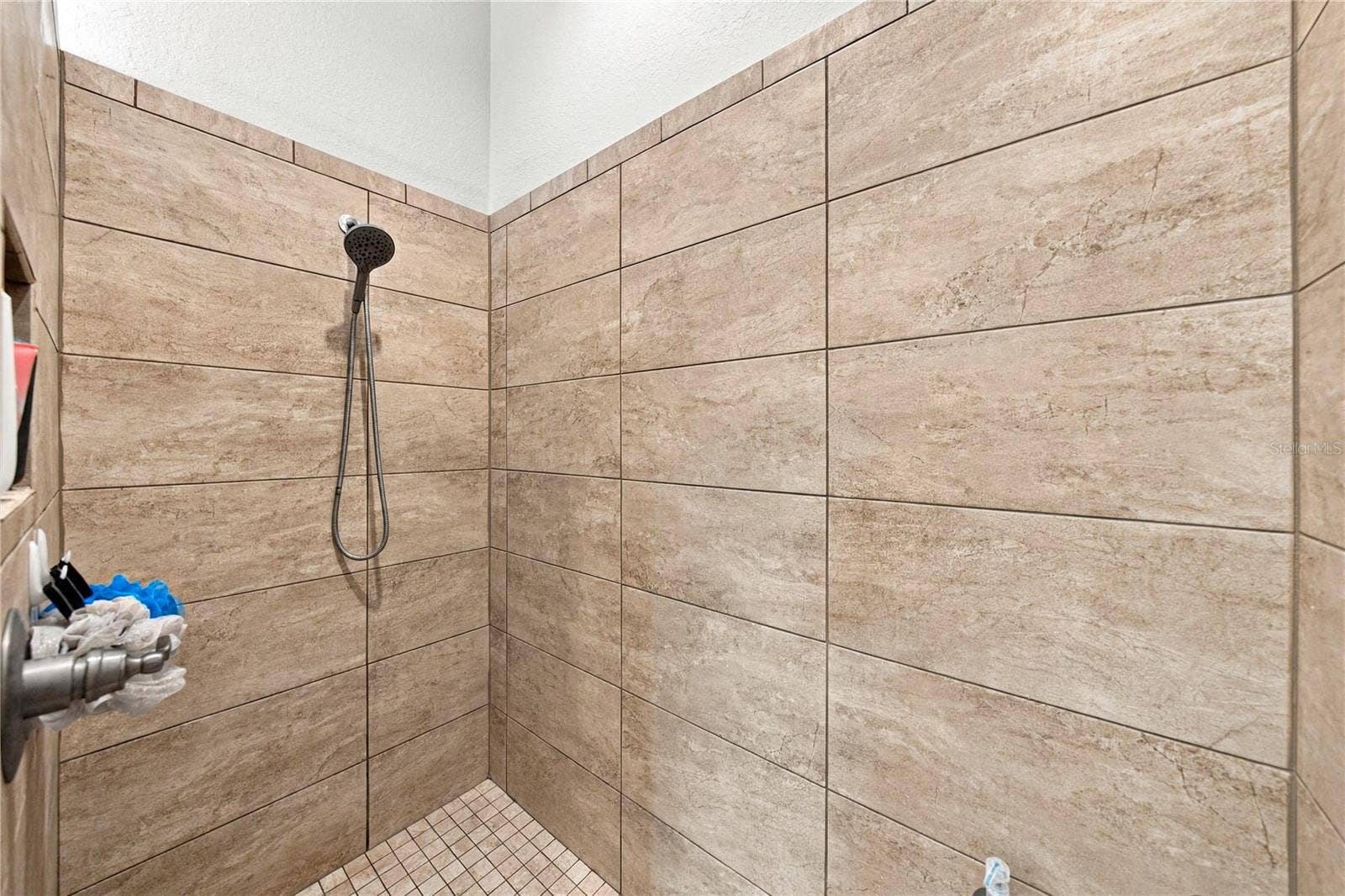 6125 PEBBLE BEACH BOULEVARD, Winter Haven, FL 33884 Large walk-in shower