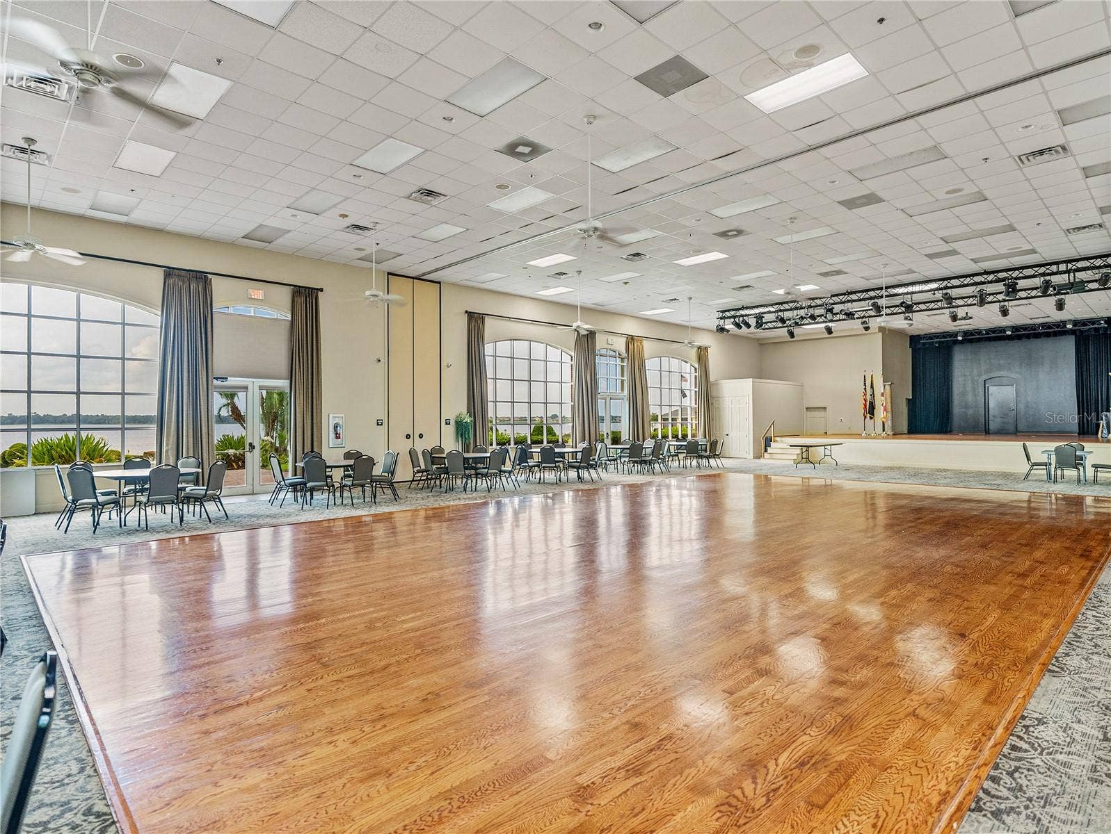 6125 PEBBLE BEACH BOULEVARD, Winter Haven, FL 33884 Clubhouse ballroom