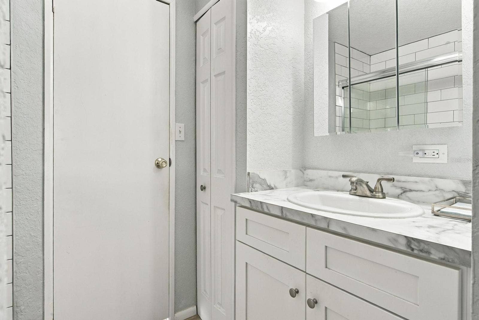 2024 E ROBIN AVENUE, Sebring, FL 33870