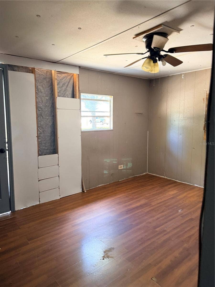 4528 MEADOWVIEW DRIVE, Lakeland, FL 33810 4528 MEADOWVIEW DRIVE, Lakeland, FL 33810
