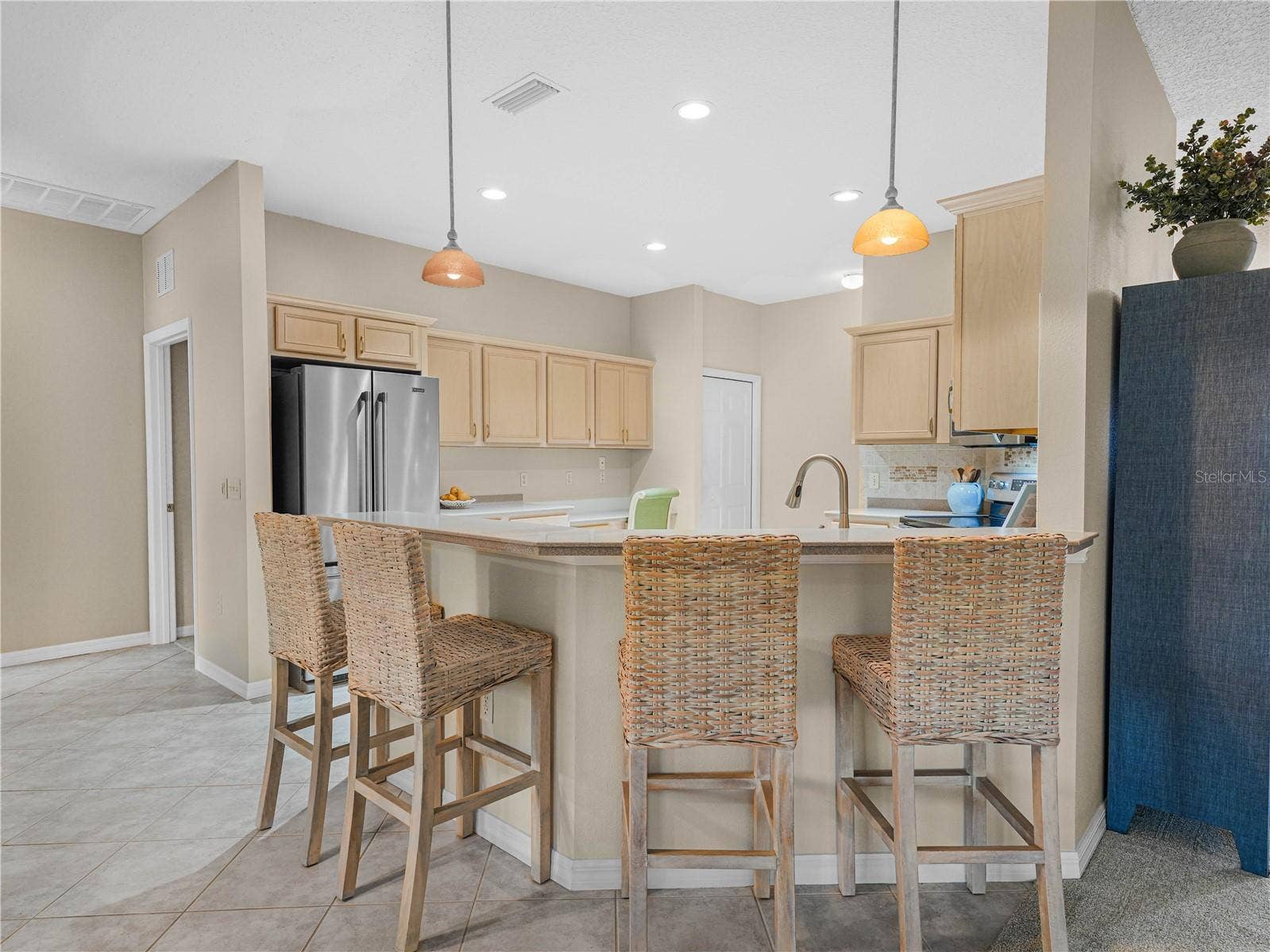 4299 ASHTON CLUB DRIVE, Lake Wales, FL 33859 Breakfast Bar with Pendant Lighting
