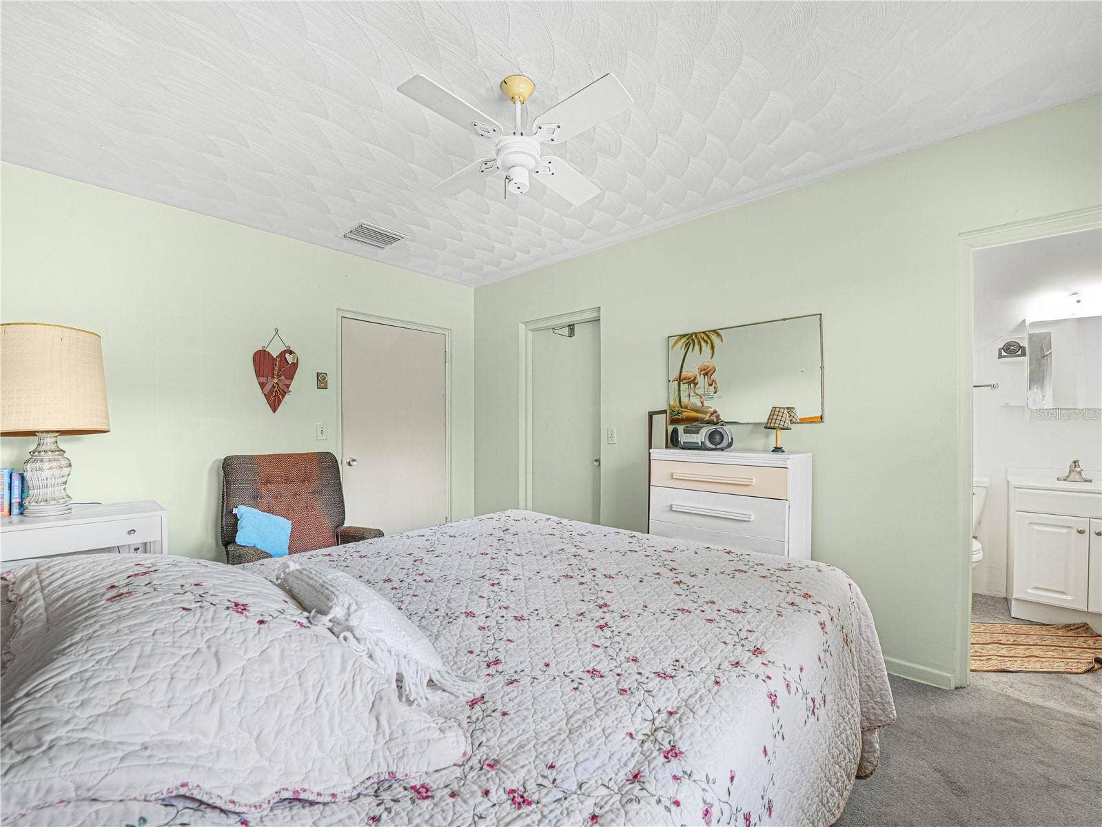 Middle Bedroom
