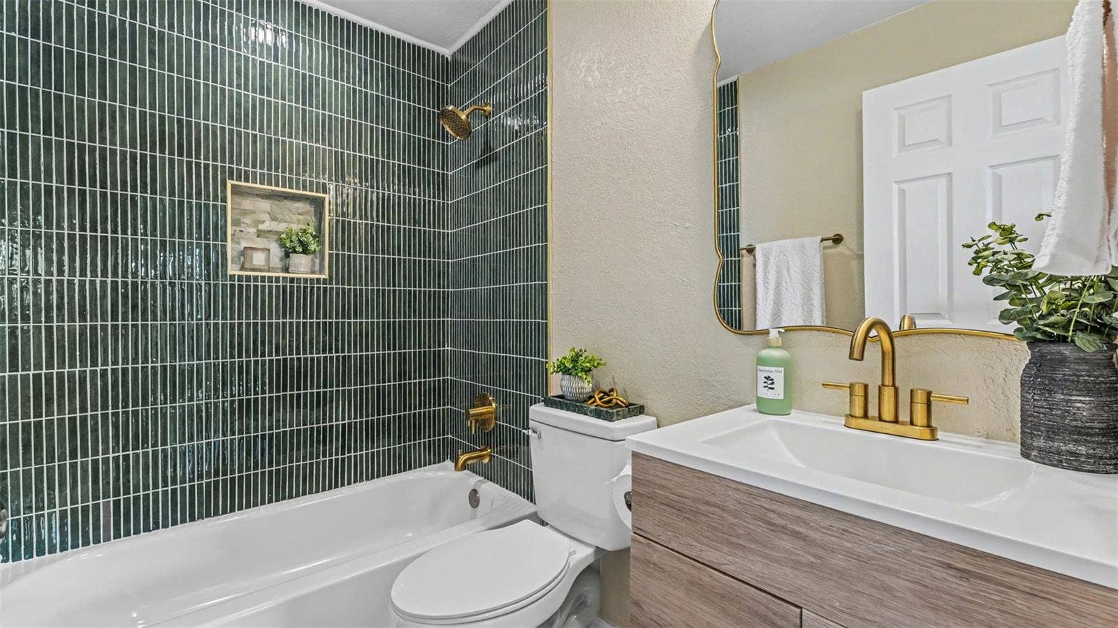 152 HATCHINEHA ROAD, Haines City, FL 33844 Bathroom 1