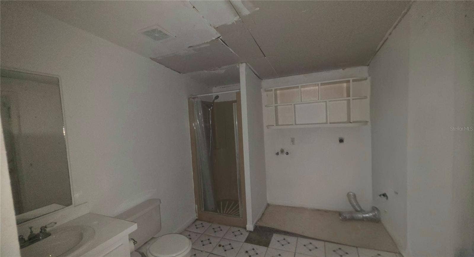 Cottage bathroom 2