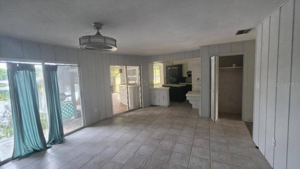 Family/dining room