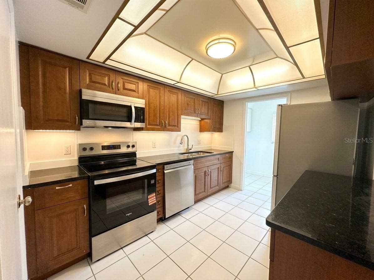 1130 N LAKE PARKER AVENUE, #B112, Lakeland, FL 33805 1130 N LAKE PARKER AVENUE, #B112, Lakeland, FL 33805