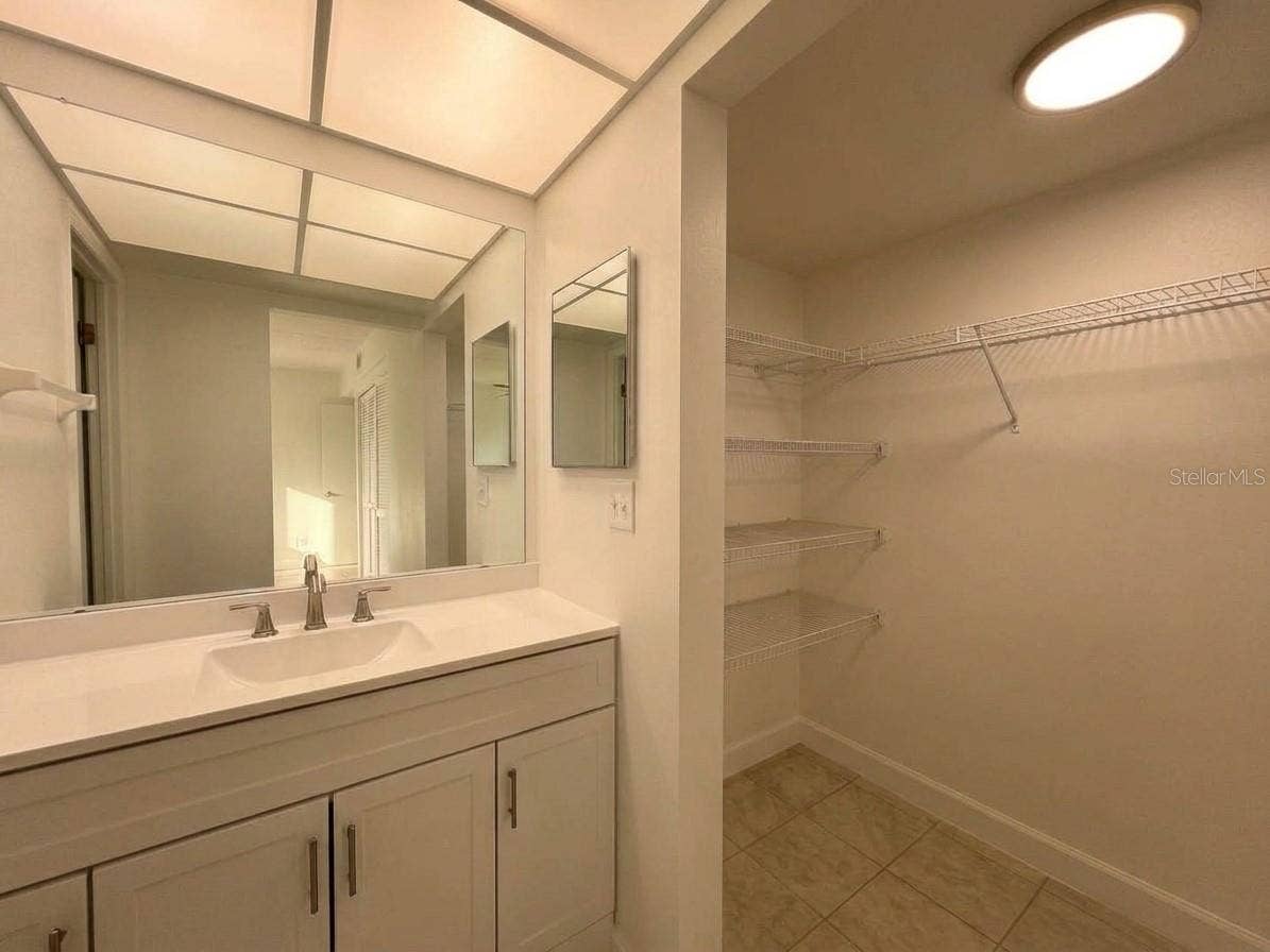 1130 N LAKE PARKER AVENUE, #B112, Lakeland, FL 33805 1130 N LAKE PARKER AVENUE, #B112, Lakeland, FL 33805