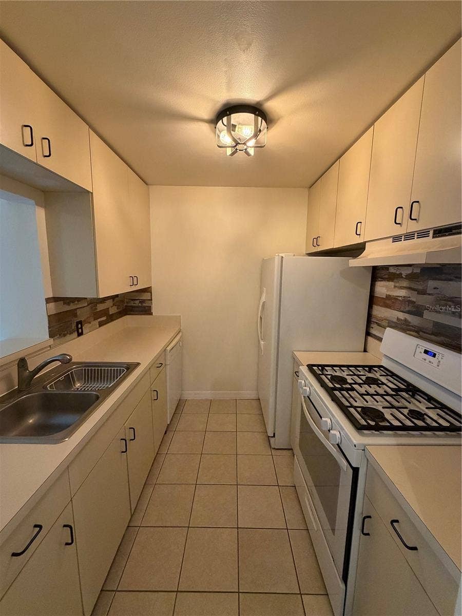 2050 SAN MARCOS DRIVE SE, #112, Winter Haven, FL 33880 2050 SAN MARCOS DRIVE SE, #112, Winter Haven, FL 33880