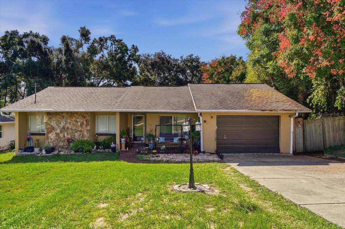 1004 JOAN AVENUE, Dundee, FL 33838 1004 Joan Ave Dundee, FL 33838