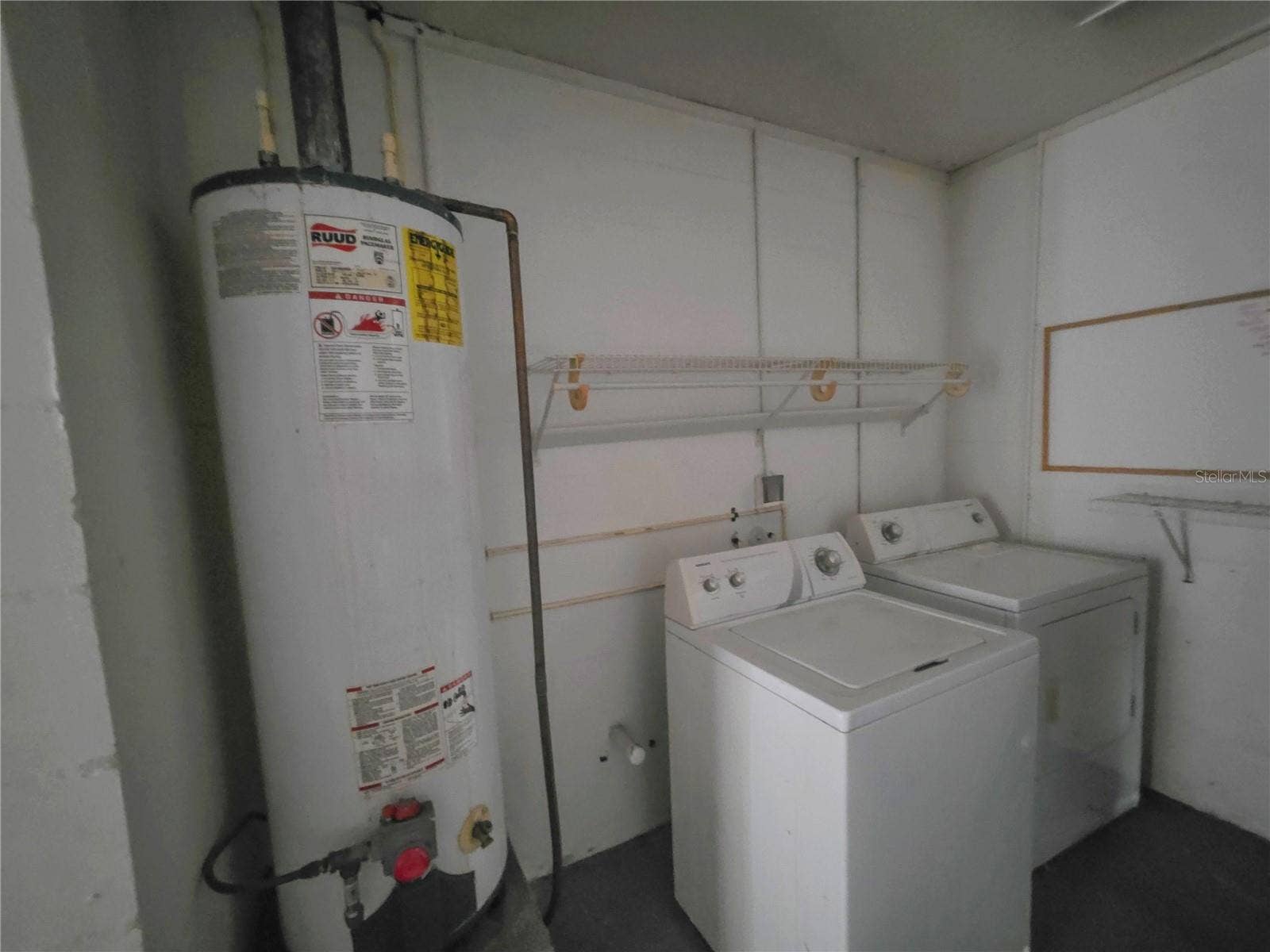 395 SAN JOSE DR, Winter Haven, FL 33884 Laundry area