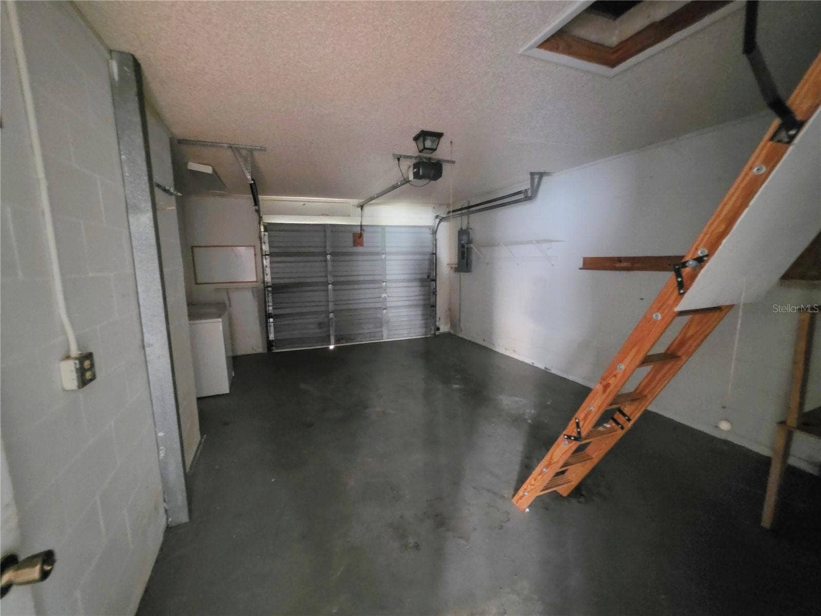 395 SAN JOSE DR, Winter Haven, FL 33884 Garage interior