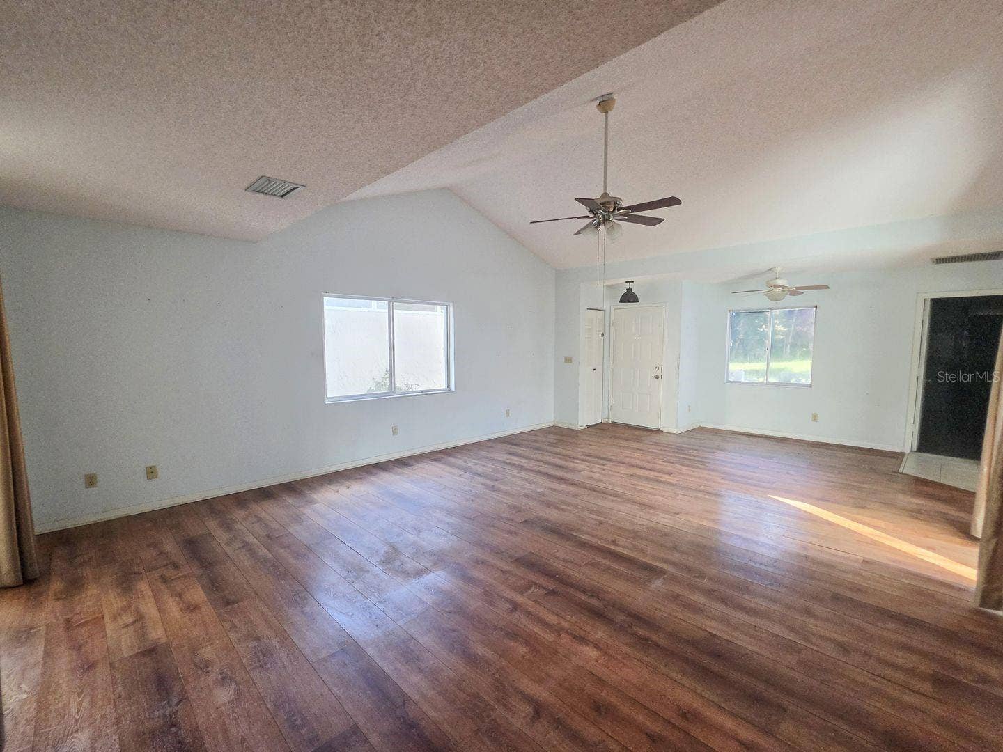 395 SAN JOSE DR, Winter Haven, FL 33884 Living room