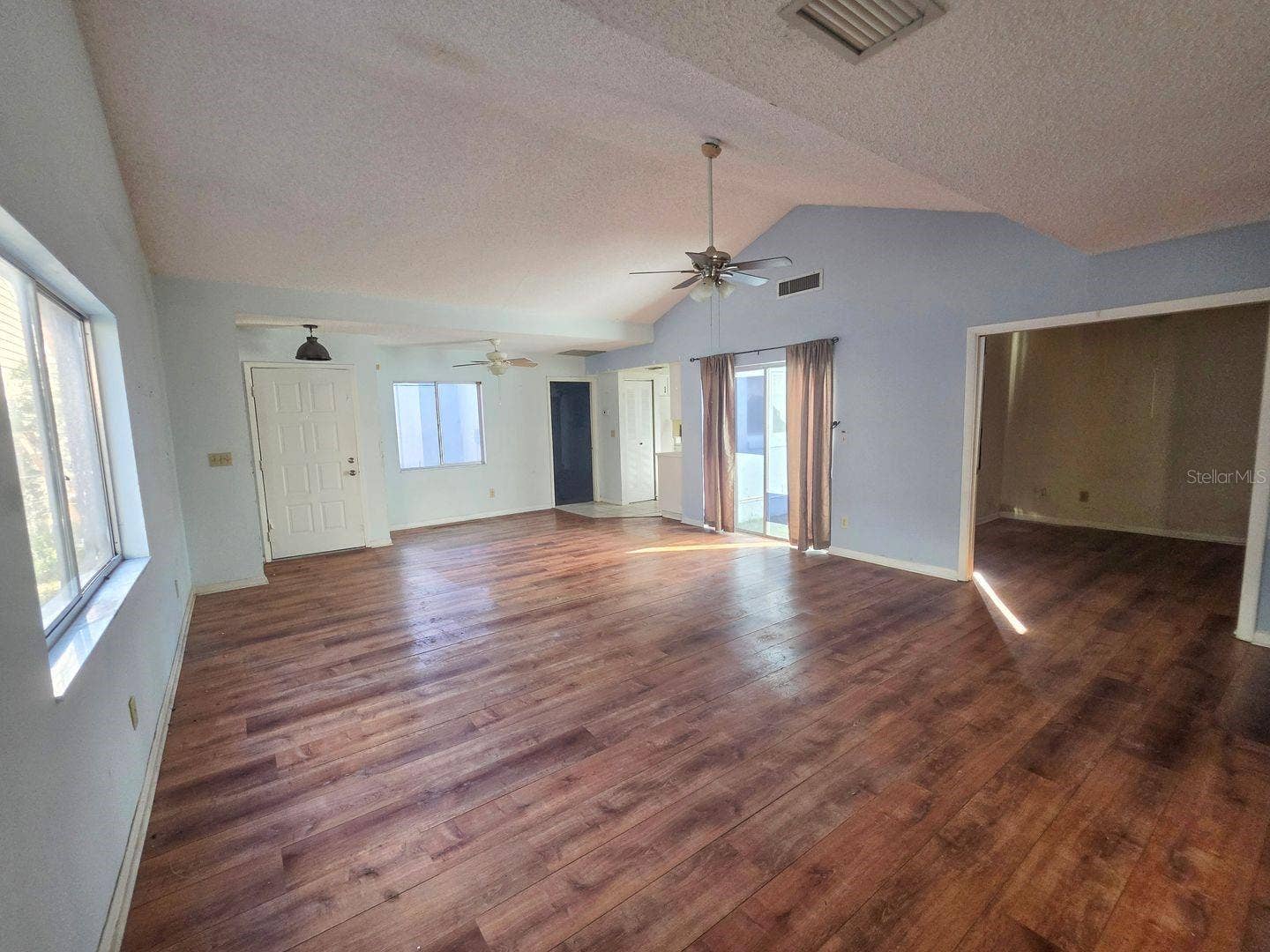 395 SAN JOSE DR, Winter Haven, FL 33884 Living room