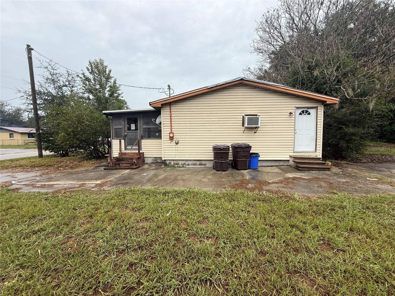 817 SE PINE AVE, Fort Meade, FL 33841 Side