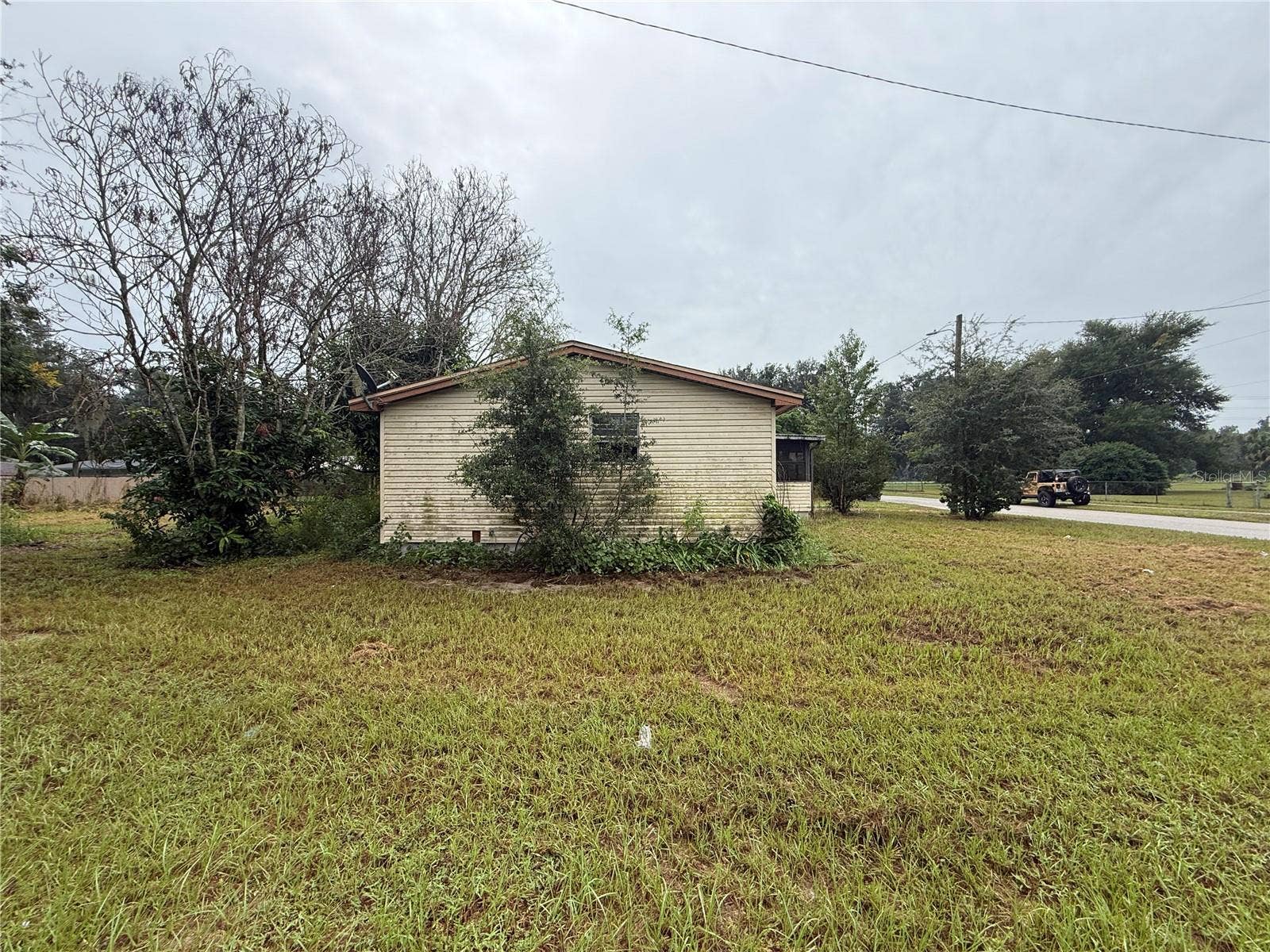 817 SE PINE AVE, Fort Meade, FL 33841 Side