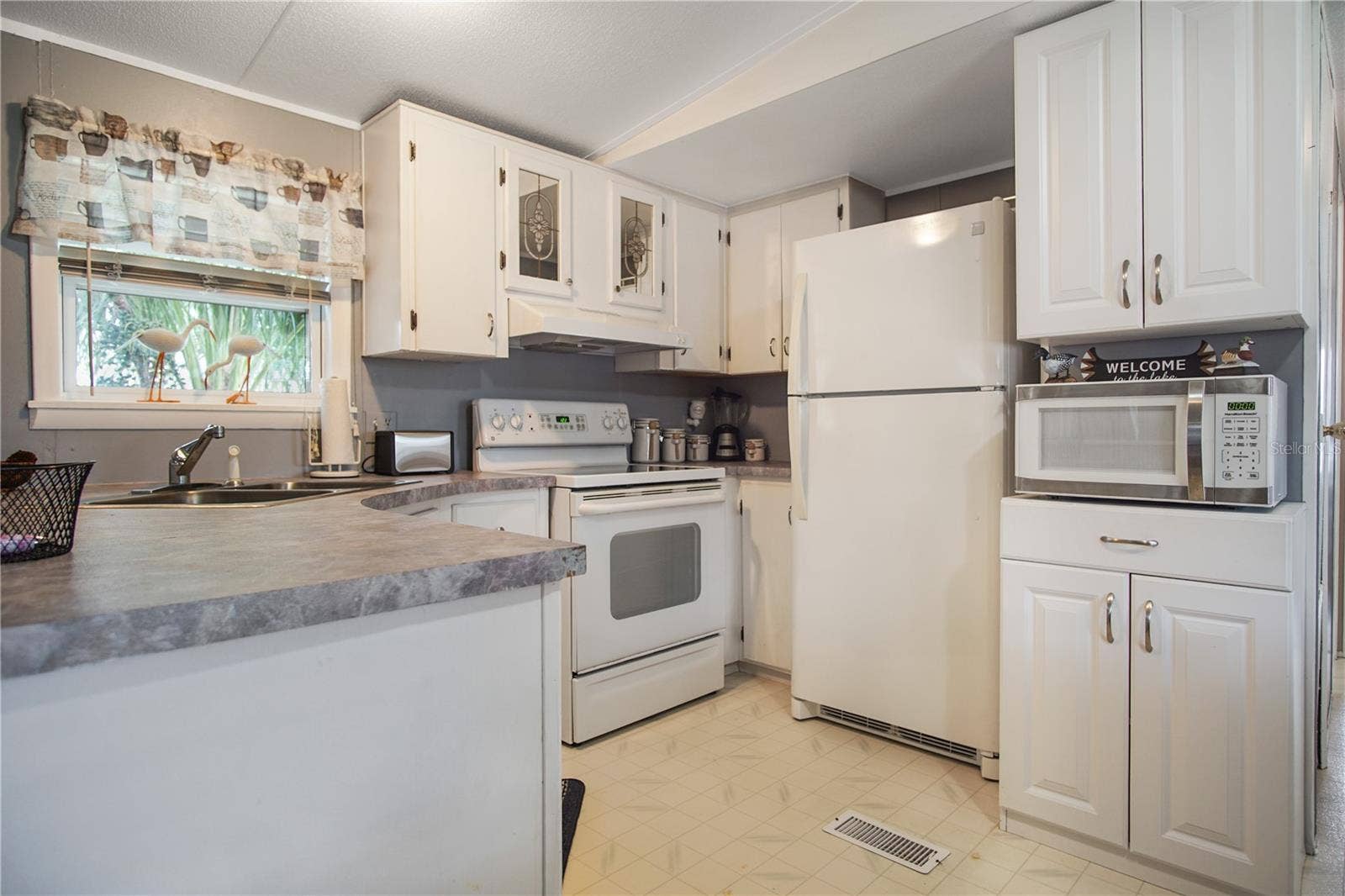 3208 LAKEVIEW DRIVE, Haines City, FL 33844 3208 LAKEVIEW DRIVE, Haines City, FL 33844