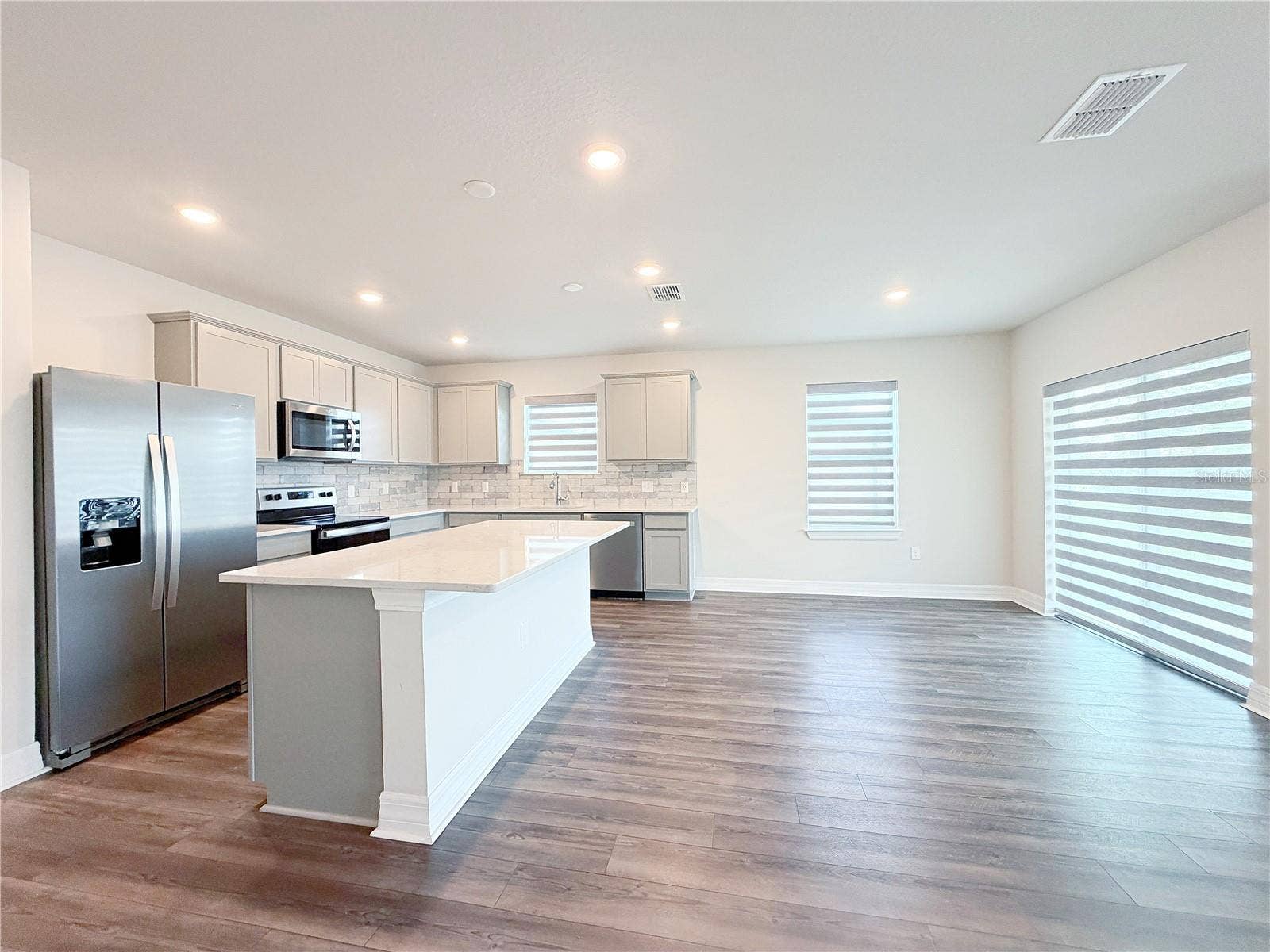 1079 MICHELANGELO LANE, Winter Haven, FL 33884 Dining area with sliding doors to the covered patio