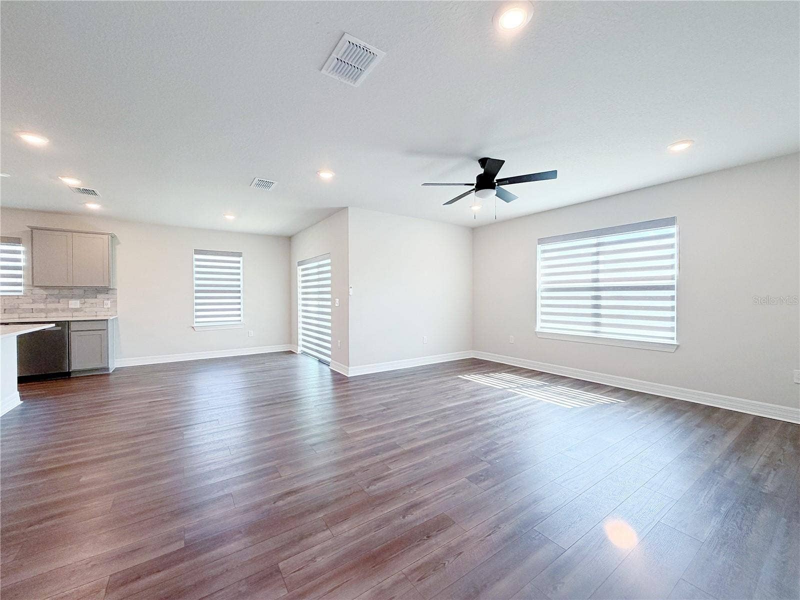 1079 MICHELANGELO LANE, Winter Haven, FL 33884 Large, open living room space