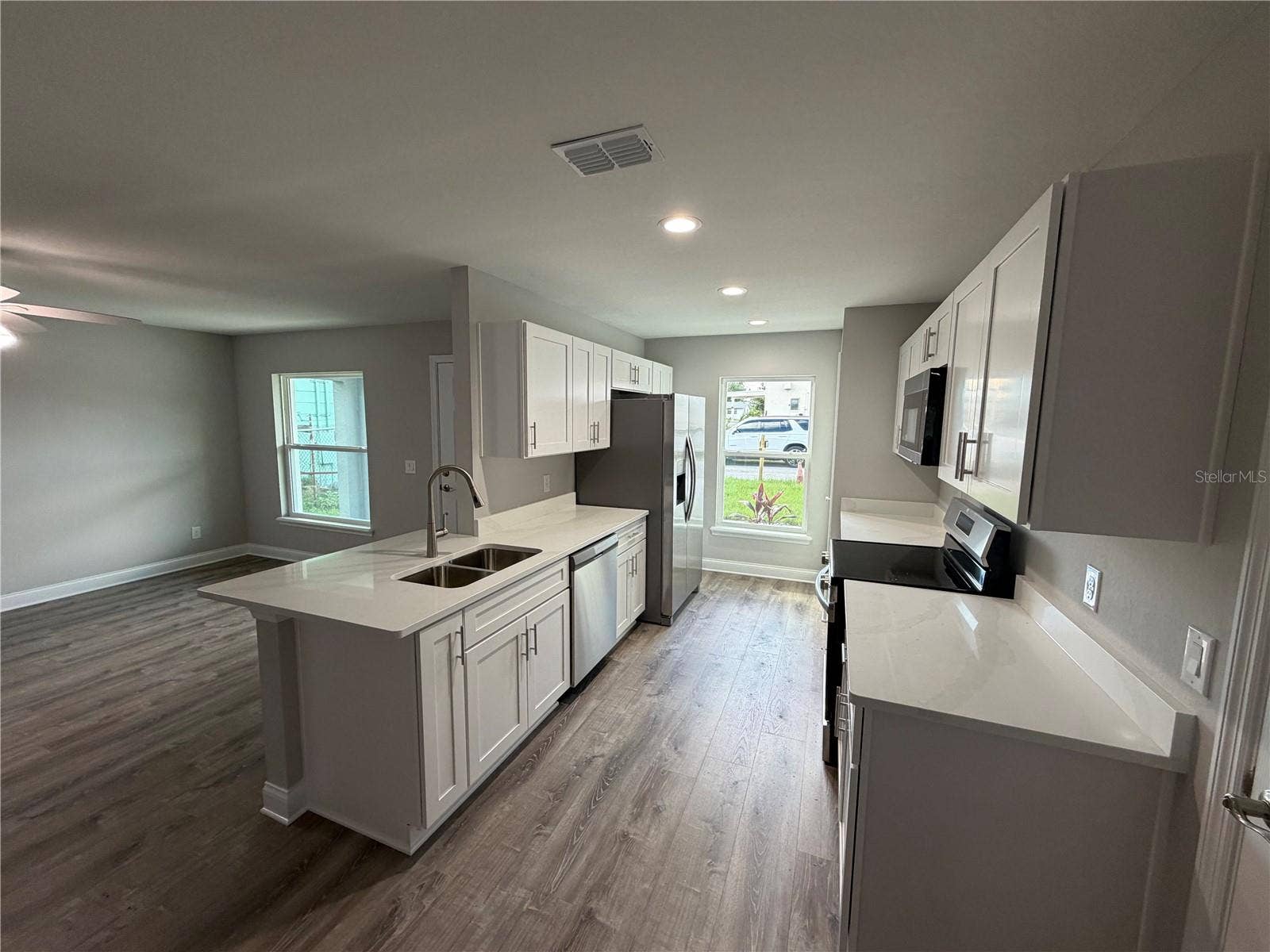 306 SW 1ST AVE, Mulberry, FL 33860 Kitchen