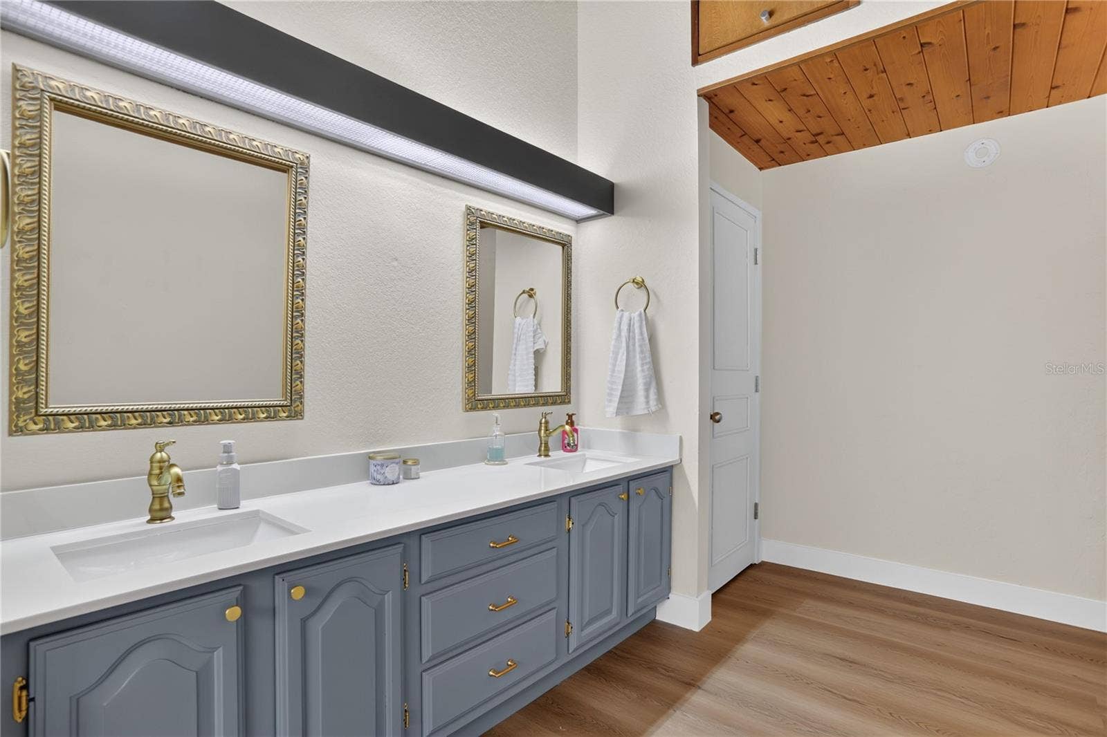 2313 INDIAN MOUND TRAIL, Kissimmee, FL 34746 Master Bathroom Dual Sinks