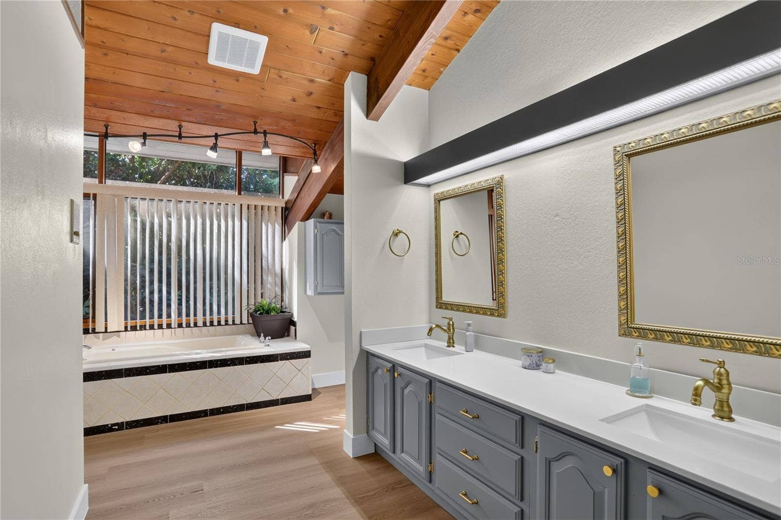 2313 INDIAN MOUND TRAIL, Kissimmee, FL 34746 Master Bathroom Dual Sinks