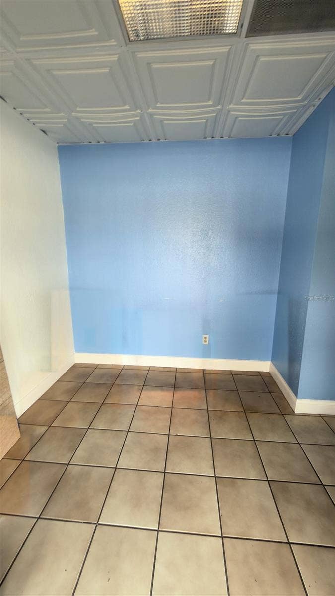 101 OVERLOOK DRIVE, #103, Winter Haven, FL 33884 front lounge