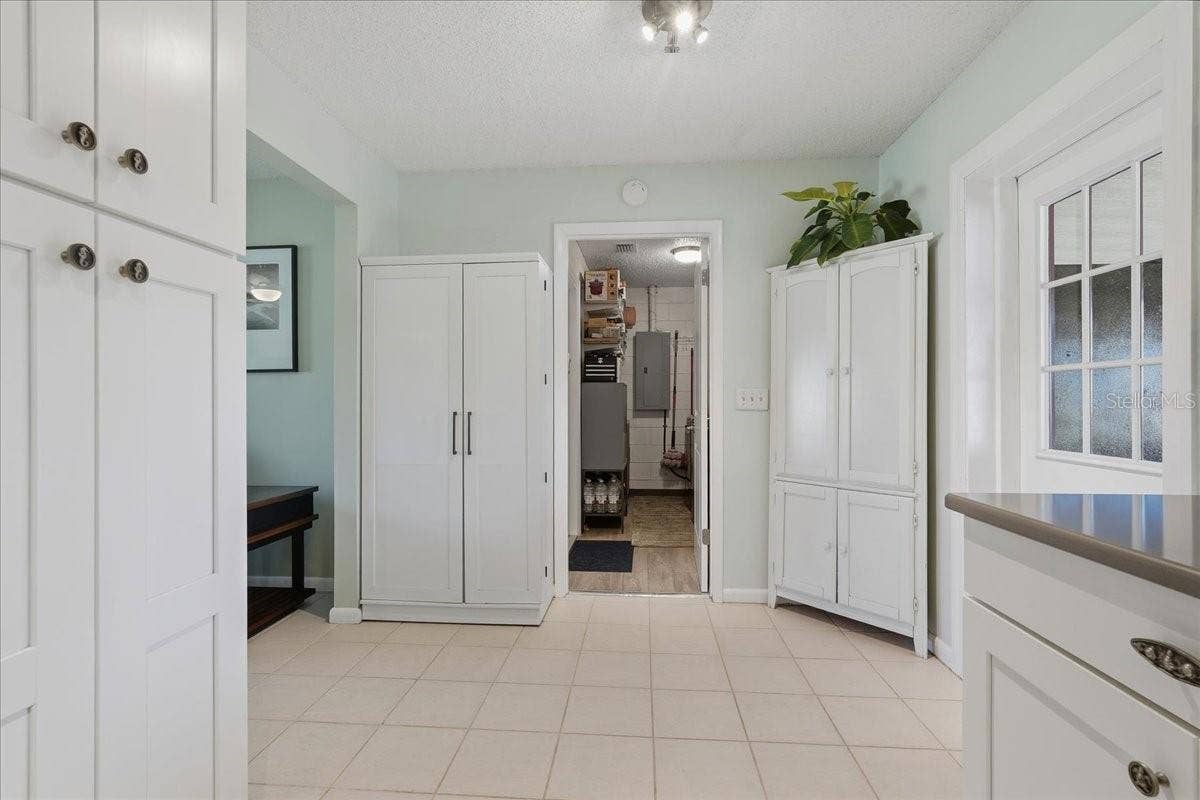 Kitchen/eat in area