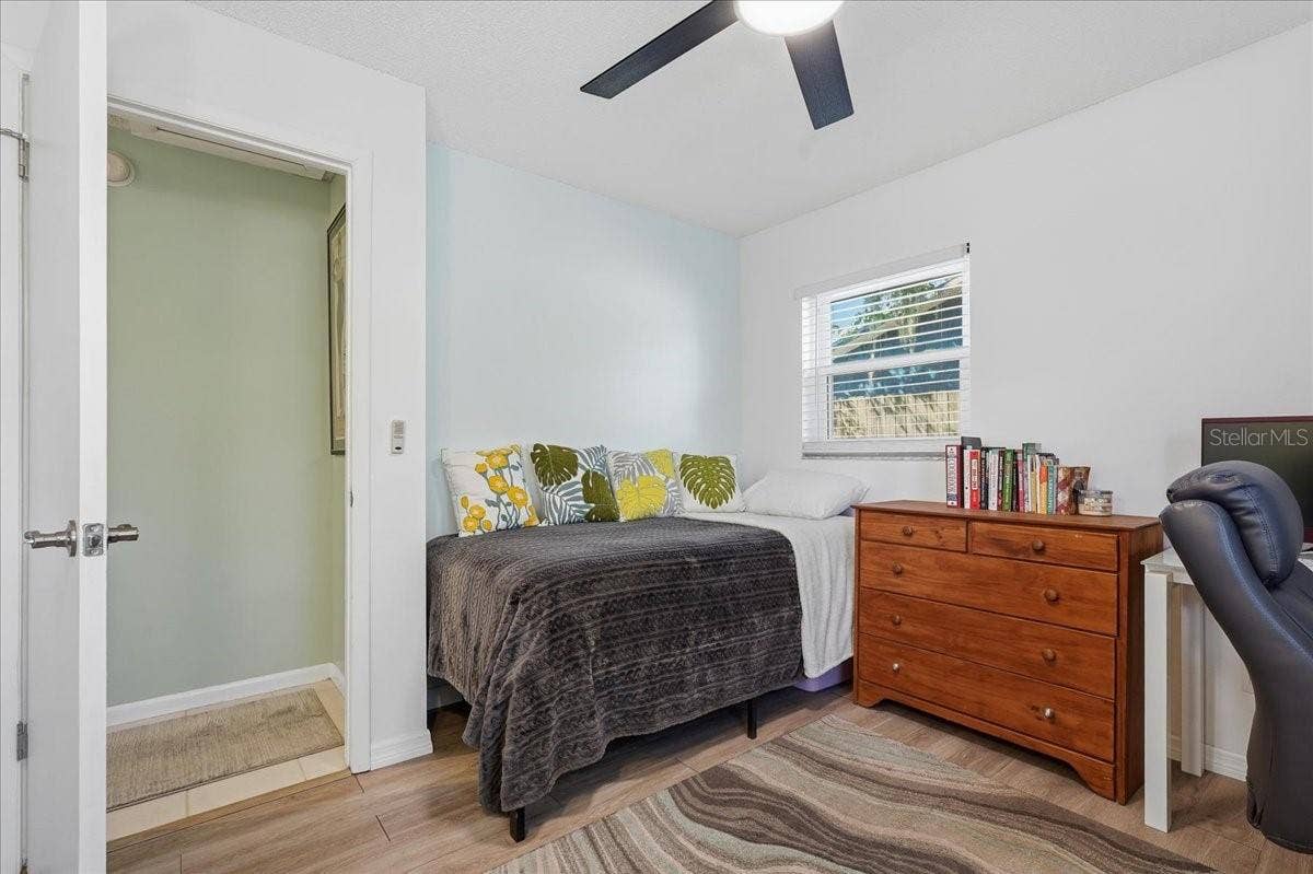 2nd bedroom