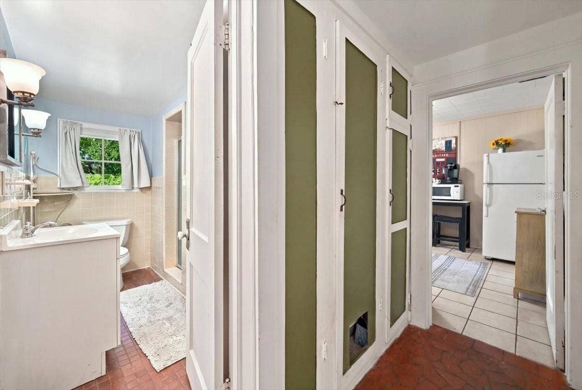 1501 N LAKE HOWARD DRIVE, Winter Haven, FL 33881 1501 N LAKE HOWARD DRIVE, Winter Haven, FL 33881