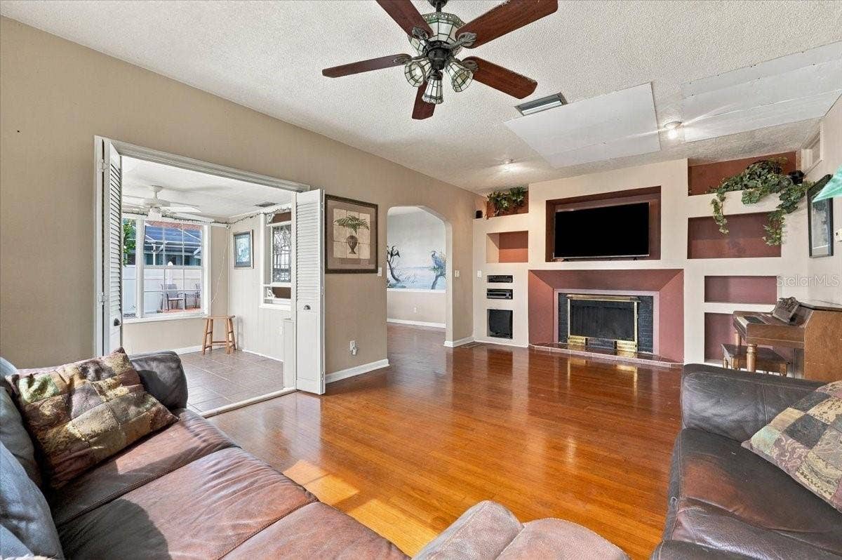 1501 N LAKE HOWARD DRIVE, Winter Haven, FL 33881 1501 N LAKE HOWARD DRIVE, Winter Haven, FL 33881