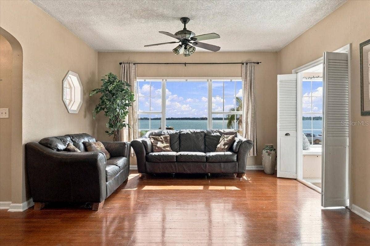 1501 N LAKE HOWARD DRIVE, Winter Haven, FL 33881 Views of Lake Howard from your Living Room