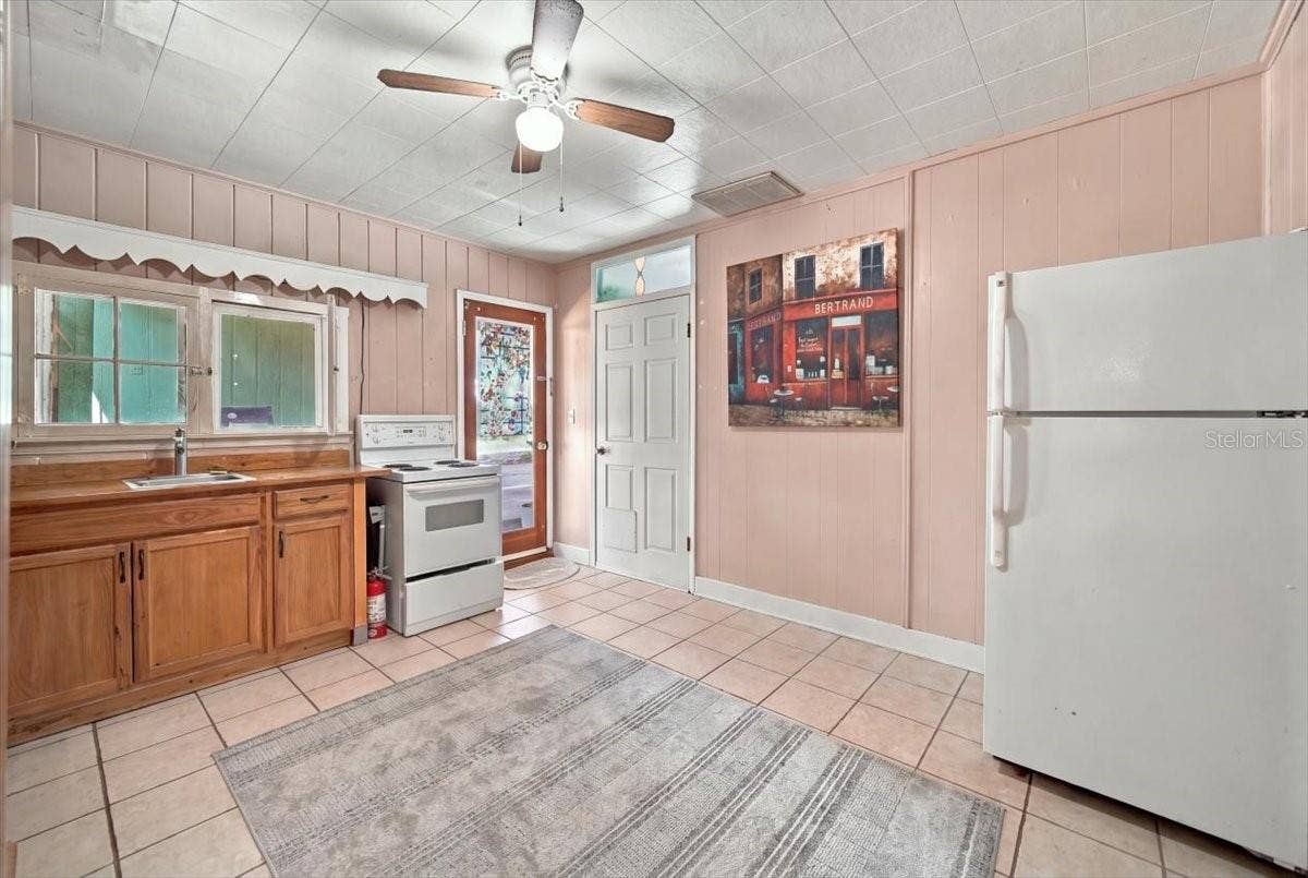 1501 N LAKE HOWARD DRIVE, Winter Haven, FL 33881 1501 N LAKE HOWARD DRIVE, Winter Haven, FL 33881
