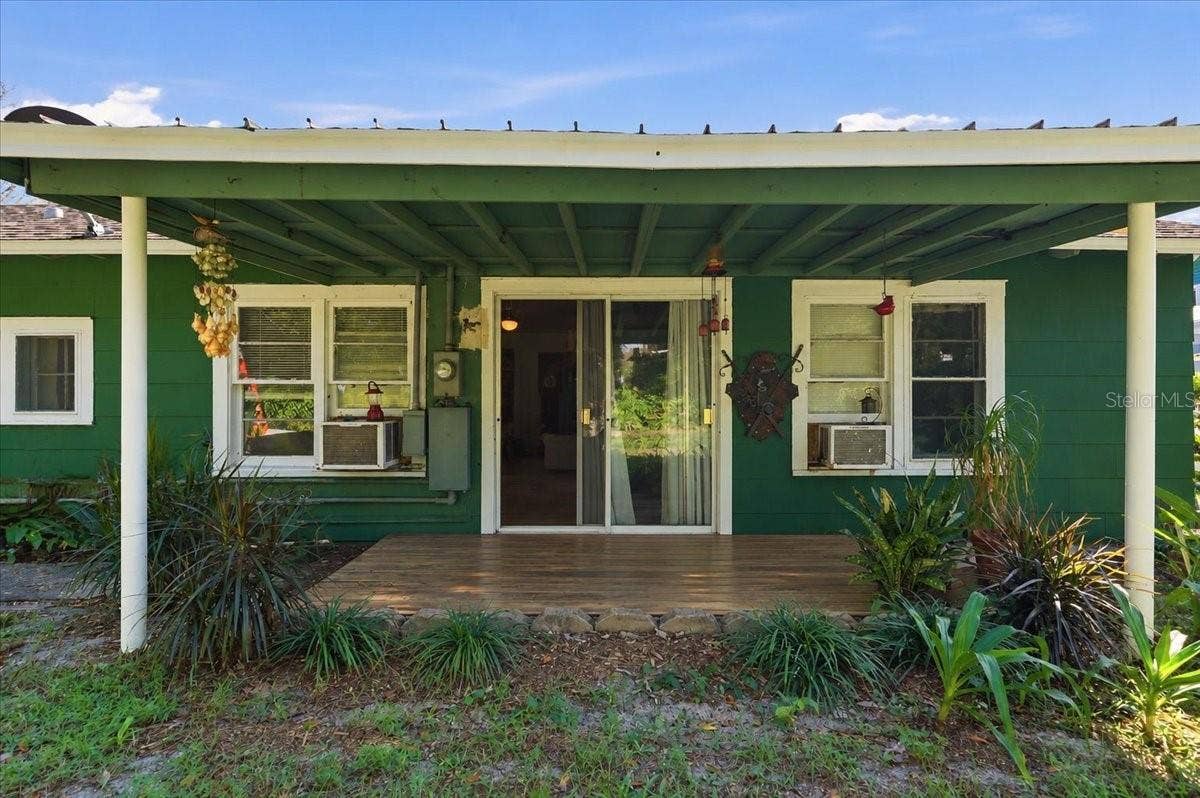 1501 N LAKE HOWARD DRIVE, Winter Haven, FL 33881 Entrance to guesthouse