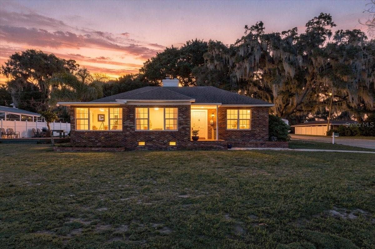 1501 N LAKE HOWARD DRIVE, Winter Haven, FL 33881 1501 N LAKE HOWARD DRIVE, Winter Haven, FL 33881