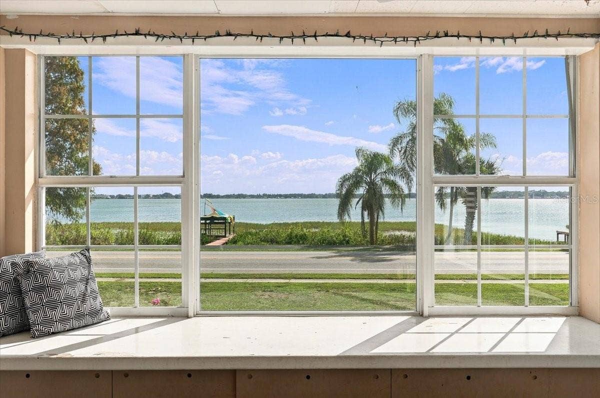 1501 N LAKE HOWARD DRIVE, Winter Haven, FL 33881 Views of the Chain of Lakes from the sunroom