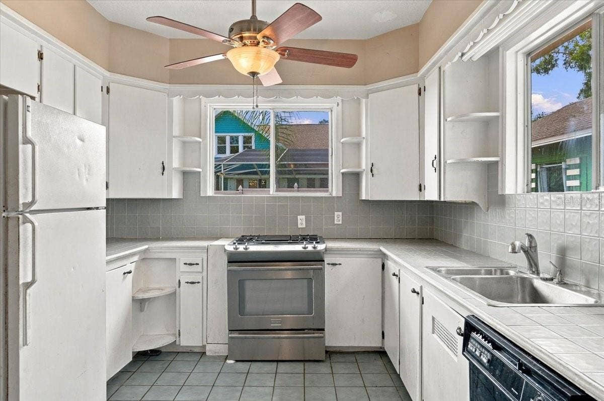 1501 N LAKE HOWARD DRIVE, Winter Haven, FL 33881 Kitchen