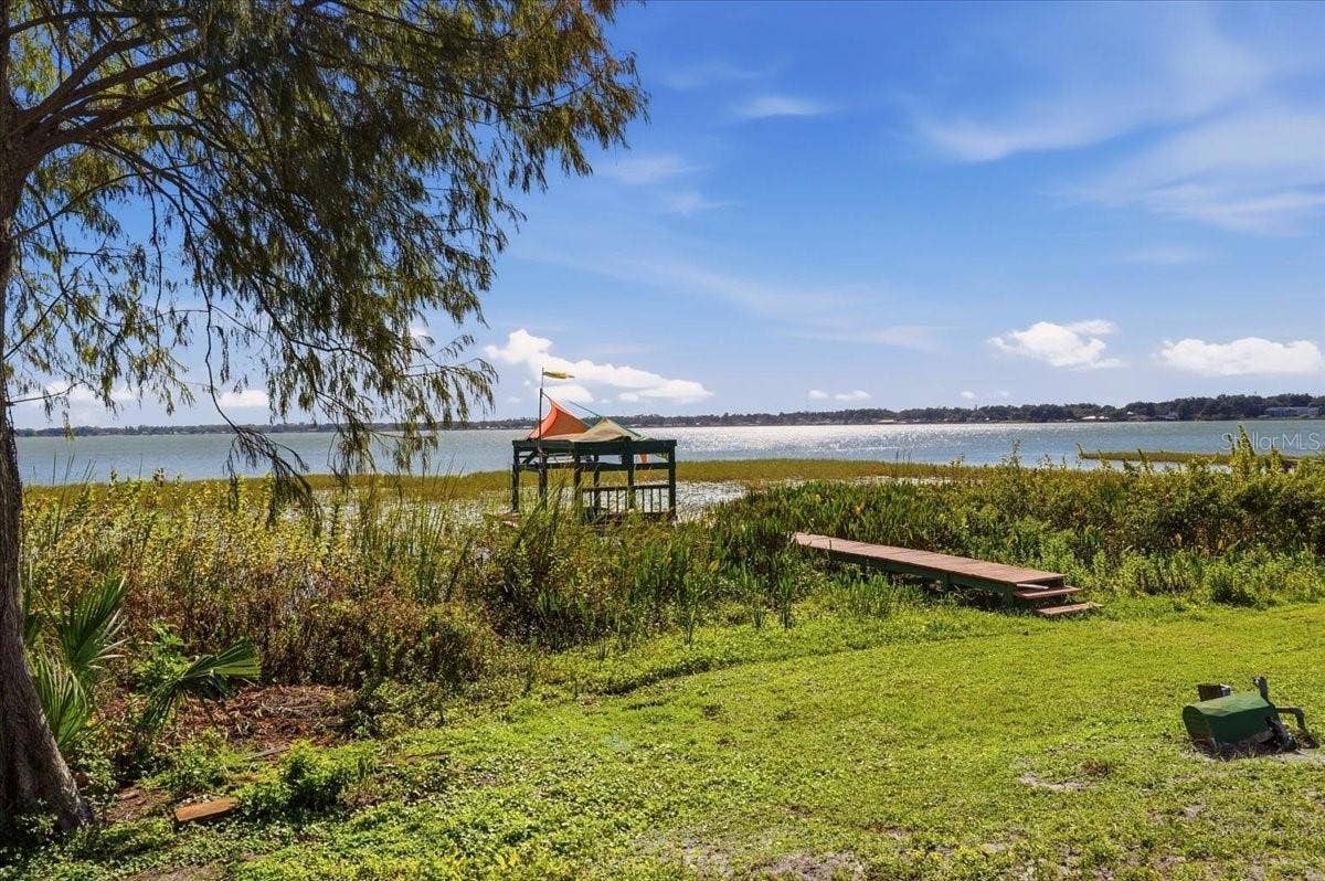 1501 N LAKE HOWARD DRIVE, Winter Haven, FL 33881 Dock has electricity