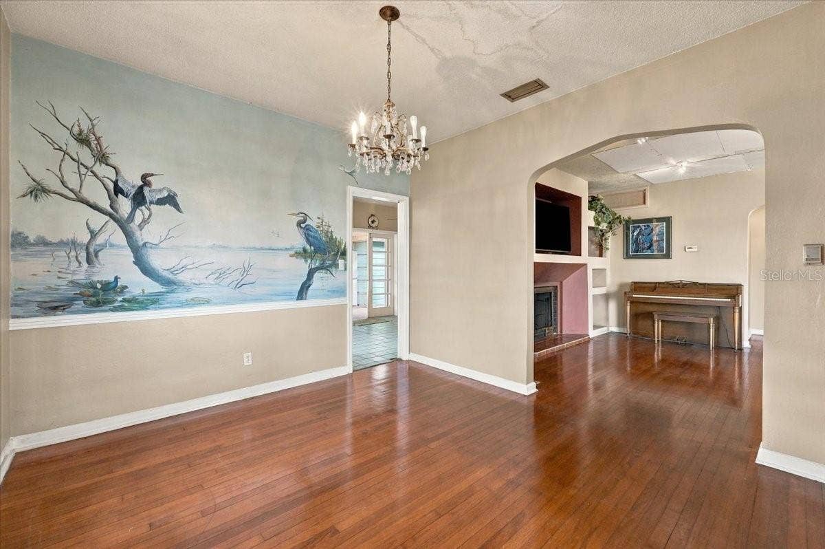 1501 N LAKE HOWARD DRIVE, Winter Haven, FL 33881 Hand-painted mural w Blue Heron, Coot, & Anhinga