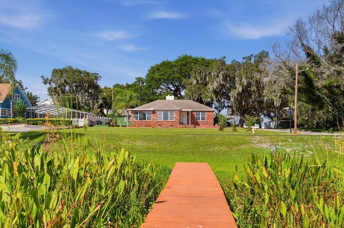 1501 N LAKE HOWARD DRIVE, Winter Haven, FL 33881 Dockview of the home