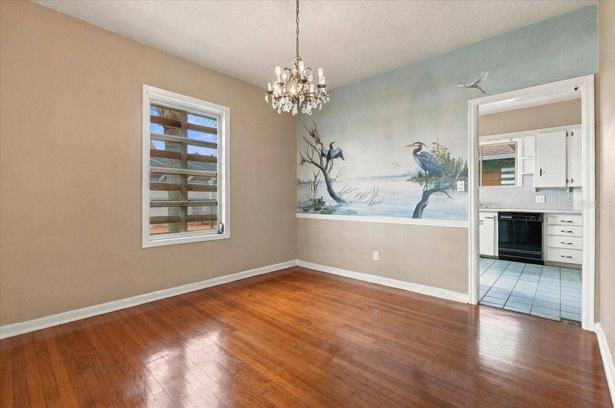 1501 N LAKE HOWARD DRIVE, Winter Haven, FL 33881 Dining Room w hand-painted mural