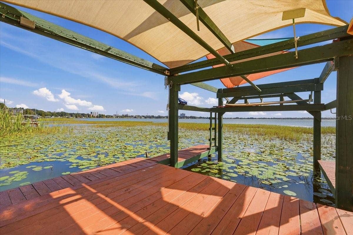 1501 N LAKE HOWARD DRIVE, Winter Haven, FL 33881 Dock has boatlift (needs motor)