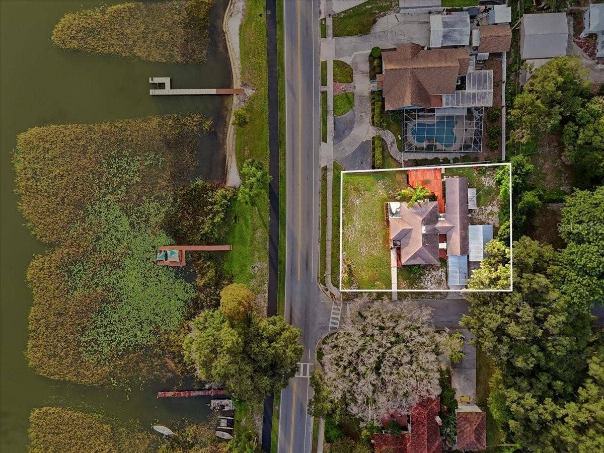 1501 N LAKE HOWARD DRIVE, Winter Haven, FL 33881 1501 N LAKE HOWARD DRIVE, Winter Haven, FL 33881