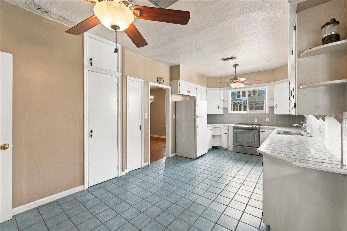 1501 N LAKE HOWARD DRIVE, Winter Haven, FL 33881 1501 N LAKE HOWARD DRIVE, Winter Haven, FL 33881
