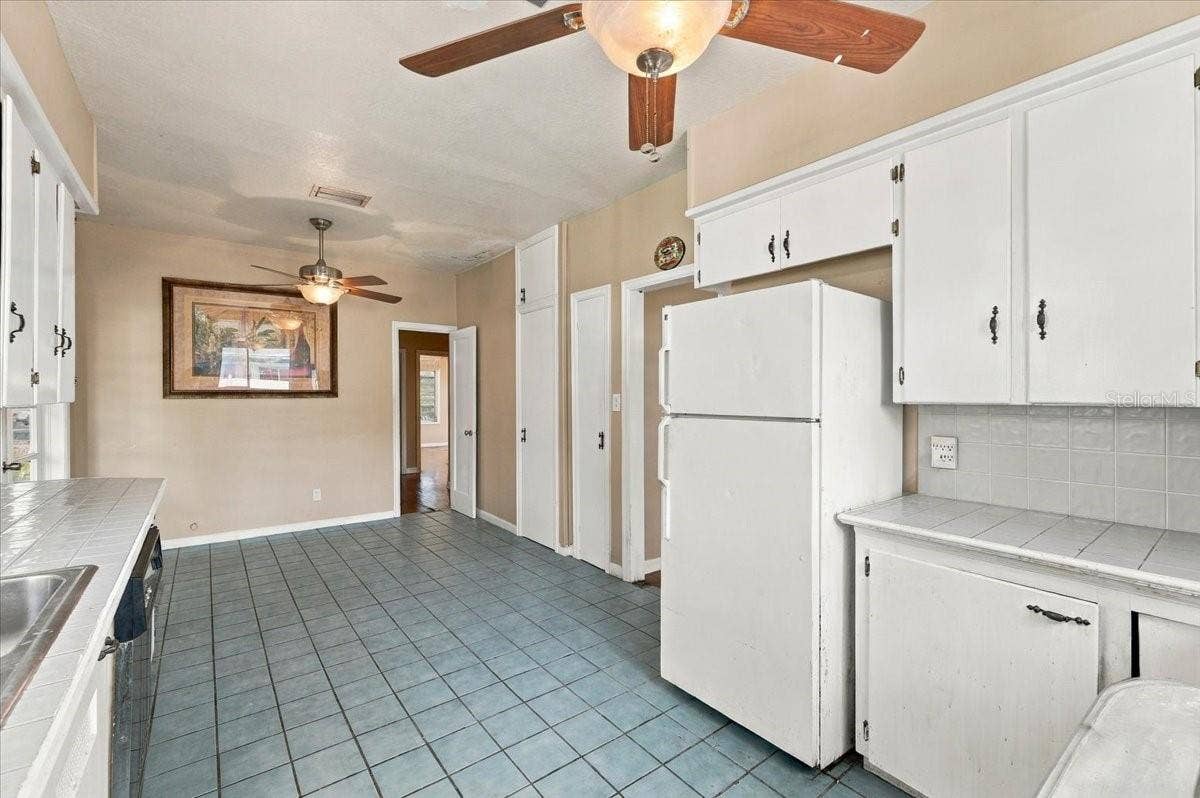 1501 N LAKE HOWARD DRIVE, Winter Haven, FL 33881 Plenty of space in the kitchen