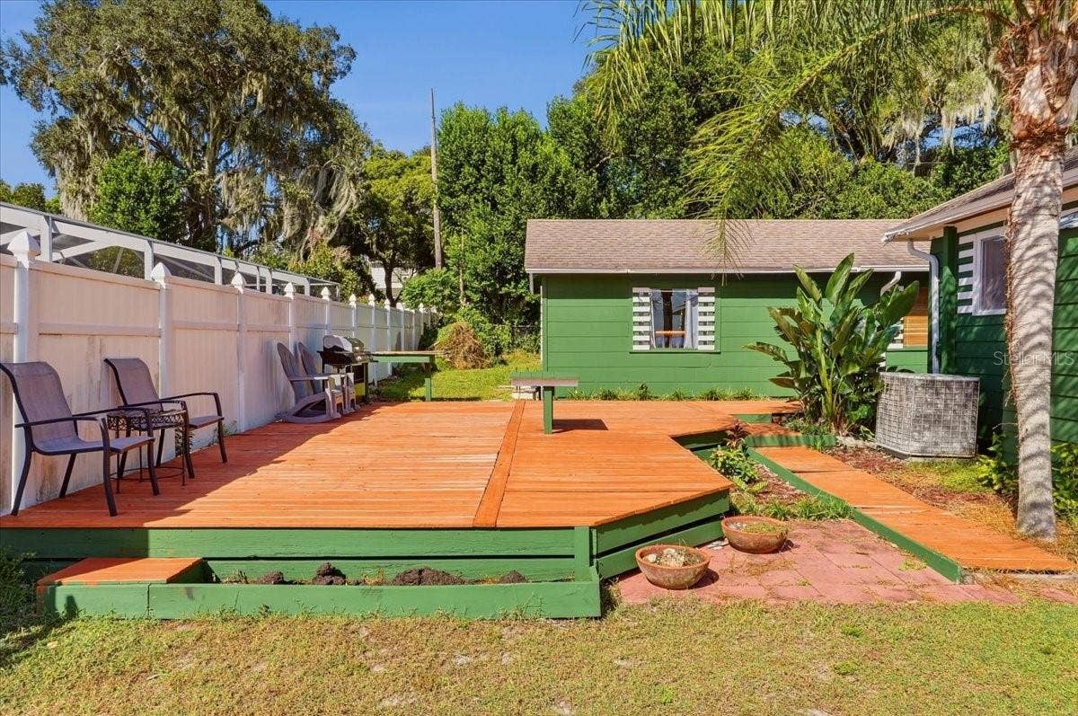 1501 N LAKE HOWARD DRIVE, Winter Haven, FL 33881 Large sundeck facing Lake Howard