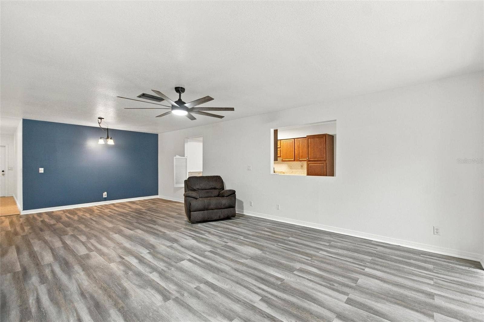 LIVING/DINING