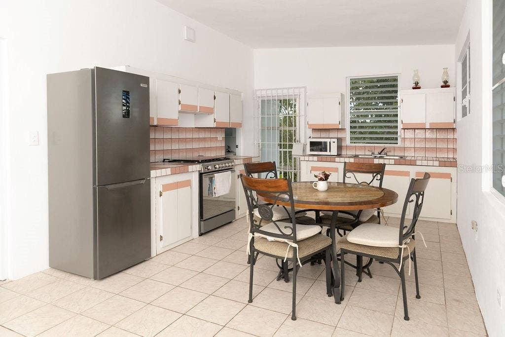 595 COMM. VILLA BORINQUEN, Vieques, PR 00765 595 COMM. VILLA BORINQUEN, Vieques, PR 00765