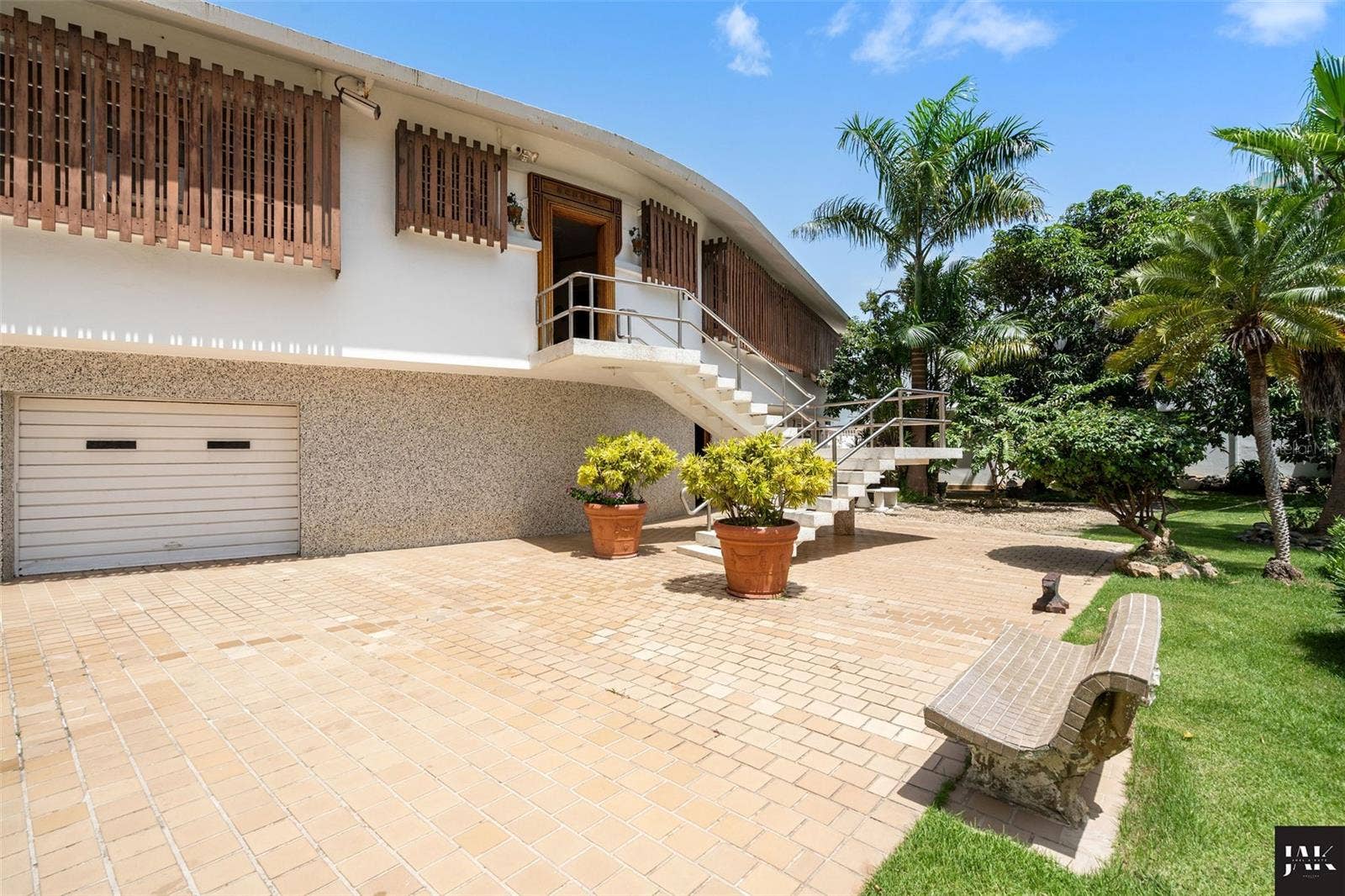 20 AMAPOLA STREET, Carolina, PR 00979 20 AMAPOLA STREET, Carolina, PR 00979