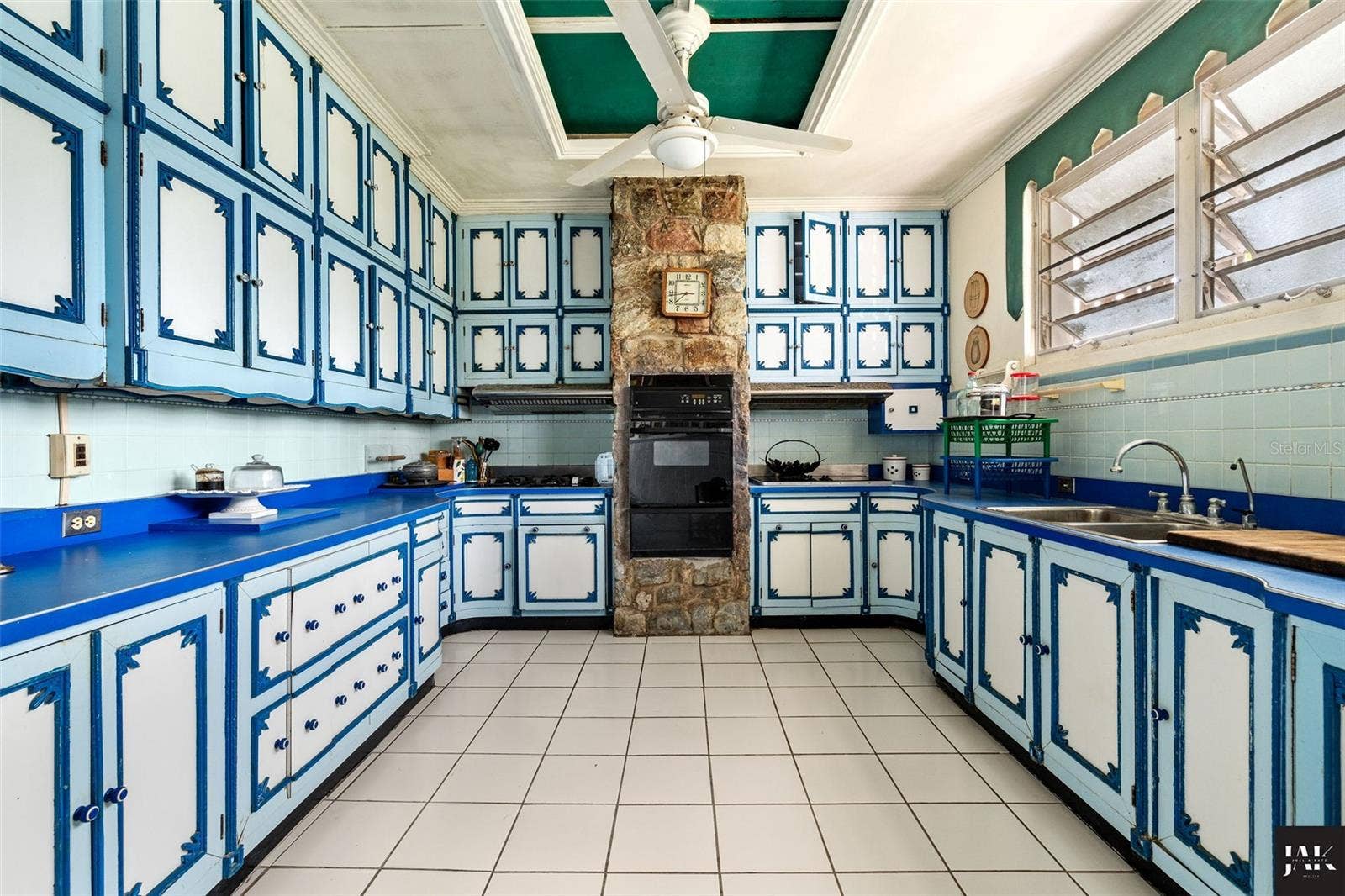 20 AMAPOLA STREET, Carolina, PR 00979 20 AMAPOLA STREET, Carolina, PR 00979